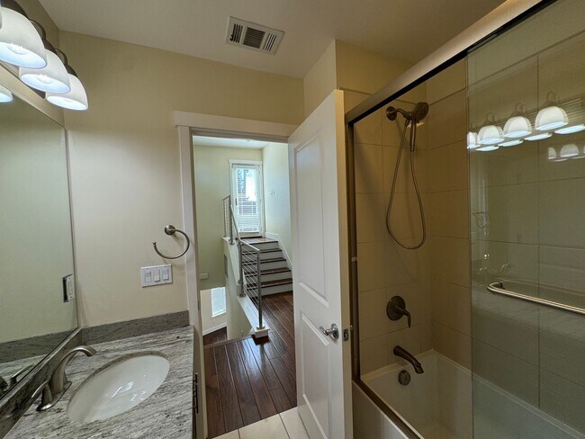 Building Photo - Modern 2 Bed / 1.5 Bath Home w/ Rooftop Deck; Garage w/ EV Outlet