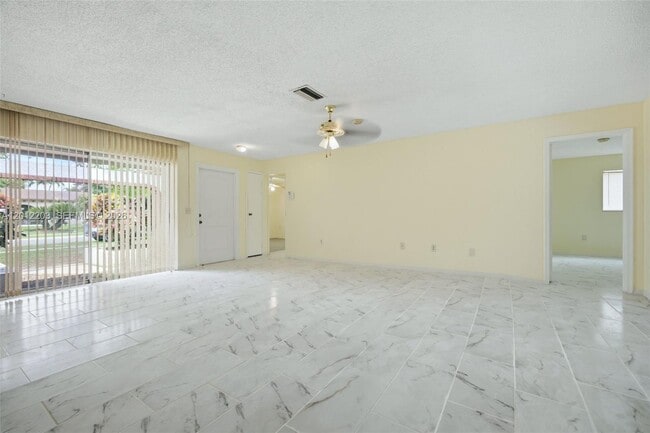 Building Photo - 920 NW 92nd Ave