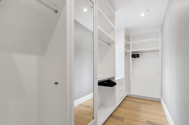 Building Photo - 517 N Camden Dr