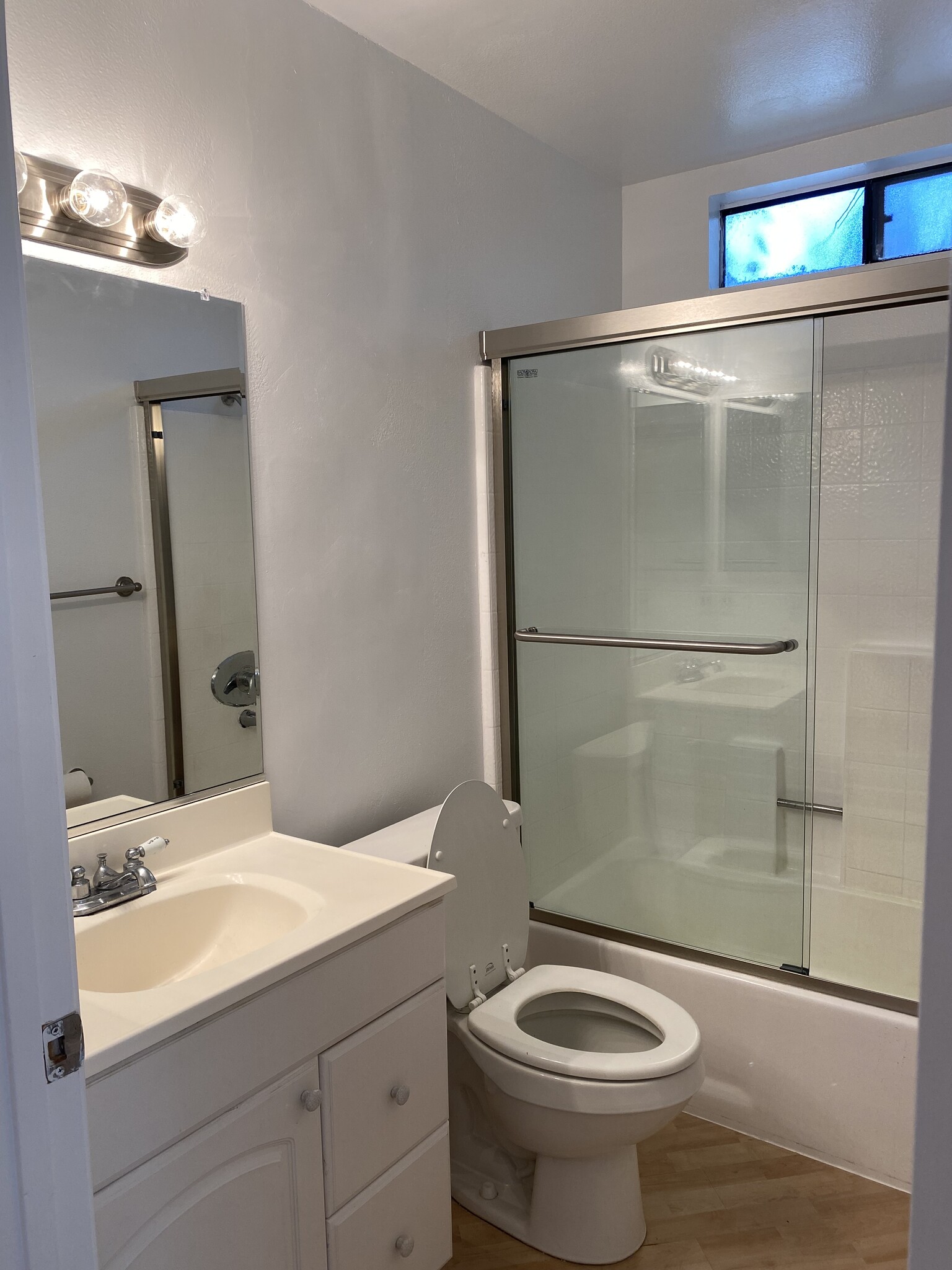 Master Bath - 2121 Beloit Ave