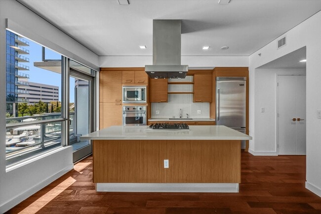 Building Photo - Luxury Elevated Living 1 Bed 1.5 Bath Condo at Skyline OC