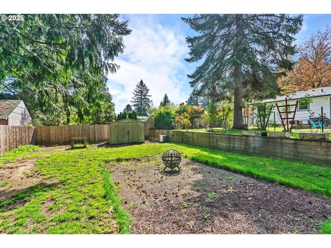 Building Photo - Quarter Acre Comfort