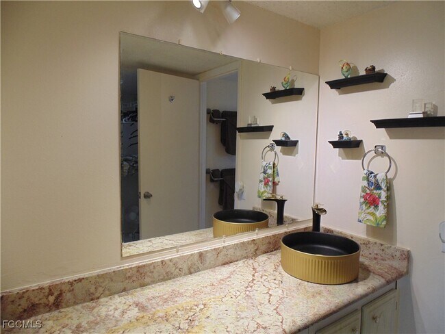 Building Photo - 1700 Pine Valley Dr