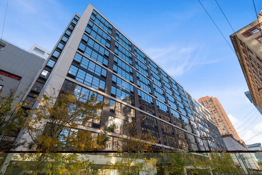 Building Photo - 160 1st St