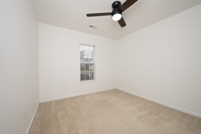 Building Photo - 3939 Creekside Ct