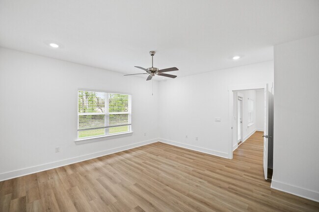 Building Photo - 21073 Teluga Ave