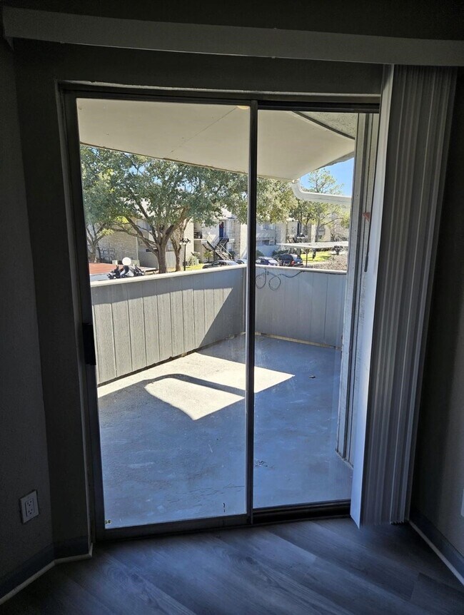 Building Photo - 9700 Leawood Blvd