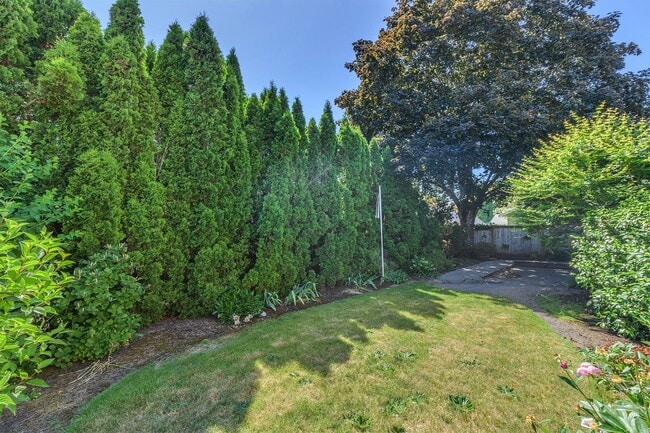 Building Photo - Single-Level Living Near South Hillsboro's Best Amenities