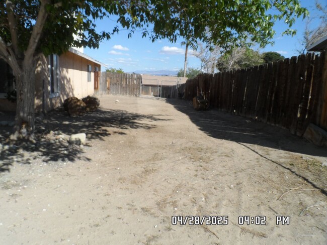 Building Photo - 3 Bedrooms, 2 Bathroom, Large Fully Fenced...