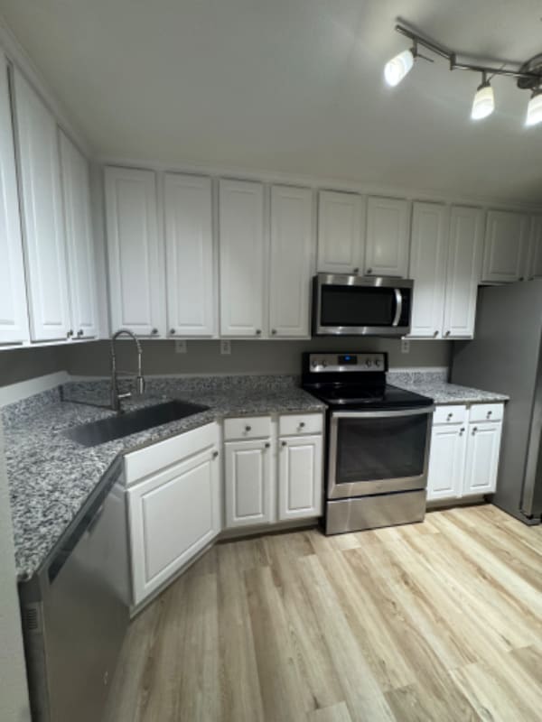 Building Photo - 2585 Marilee Ln