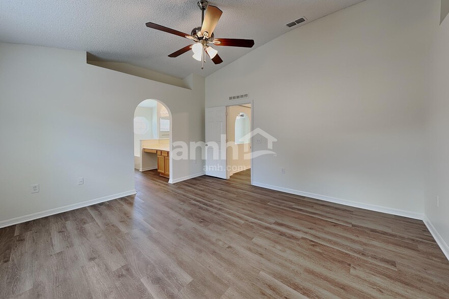 Building Photo - 3011 Valkyrie Rd