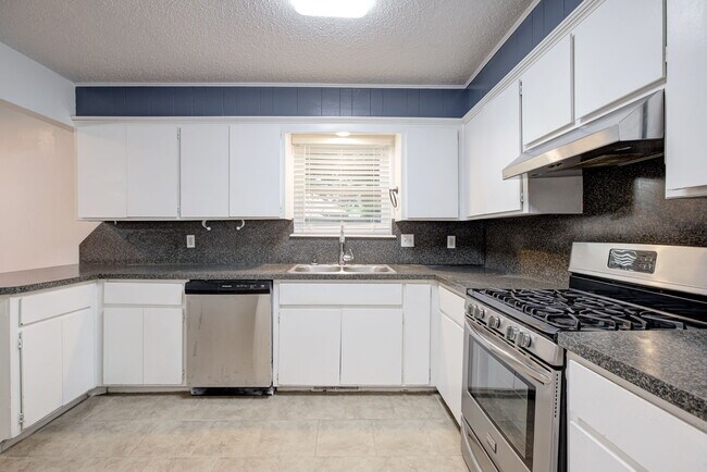 Building Photo - 1707 Ridgemont Cir