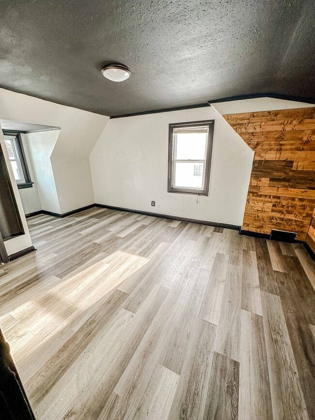 Building Photo - Unique and beautiful 2-3 bedroom home available for rent