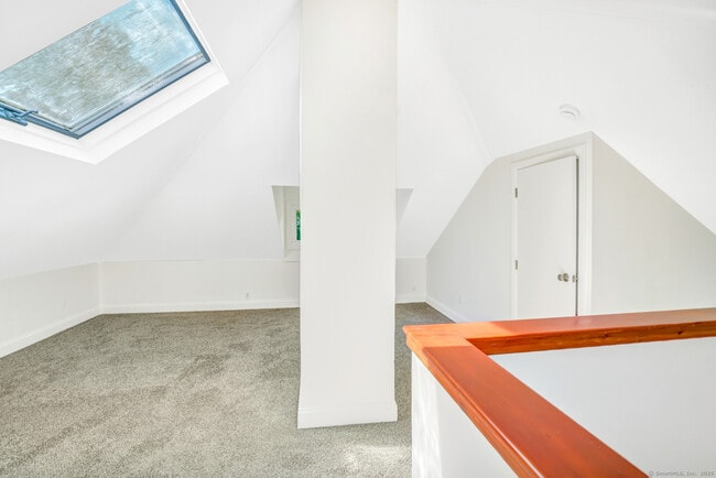Building Photo - 29 Hazelhurst Ave