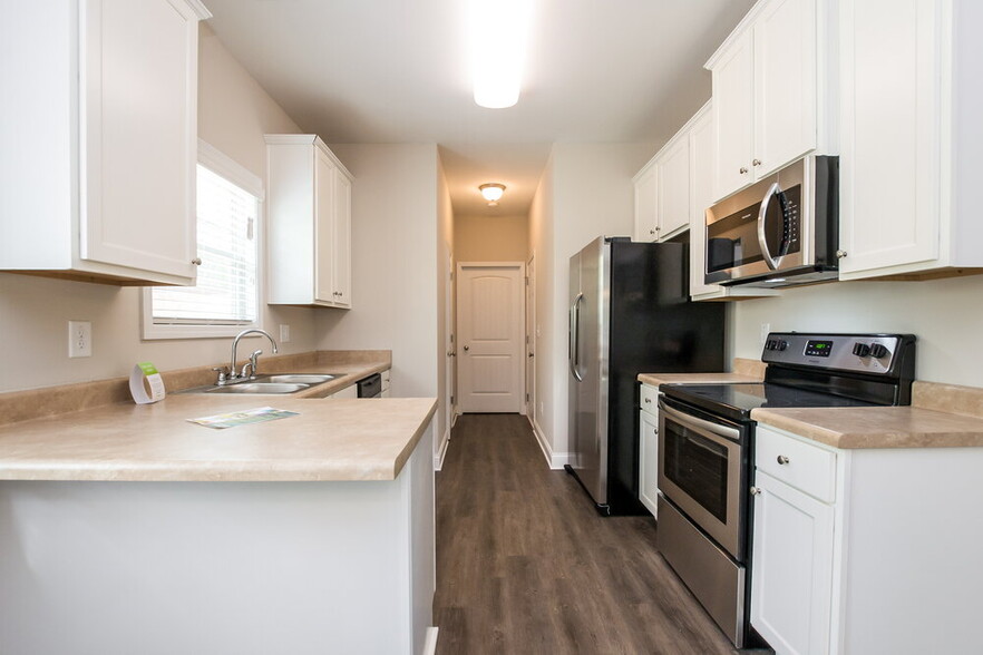 Building Photo - 592 Joneus Dr