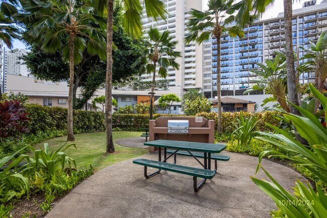 Building Photo - Available April 5th!  2 bedroom, 2 bath, 1-parking condo unit at The Cove Waikiki