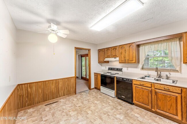 Building Photo - 9528 Gulf Park Dr