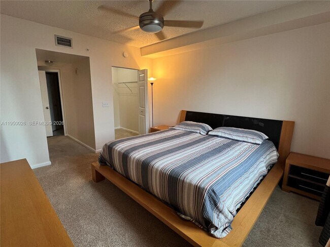 Building Photo - 17150 N Bay Rd