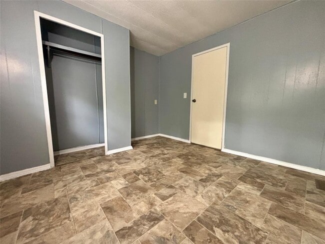 Building Photo - 13405 Commander Cir