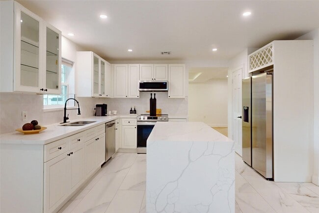 Building Photo - 5731 S Braeswood Blvd