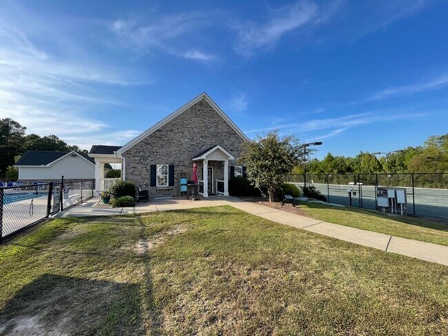 Building Photo - Bluffs at Knolls at the Neuse