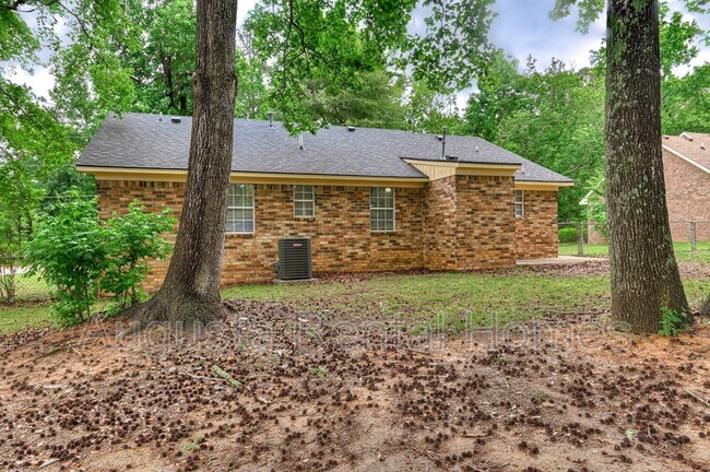 Building Photo - 2960 Glenn Hills Dr