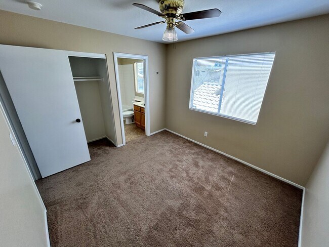 Building Photo - Gorgeous 4-bedroom home with a pool!