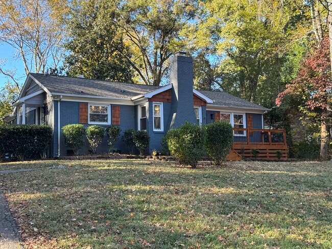 Building Photo - Beautiful 3 Bedroom in Windsor Park Neighborhood ( East Charlotte)