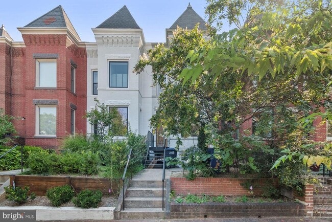 Building Photo - 443 12th St NE