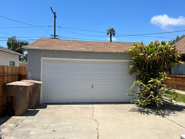 Building Photo - 3 Bedroom Midtown Ventura 1938 Charmer!
