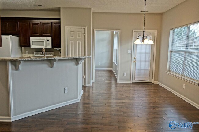 Building Photo - 143 Long Bow Dr