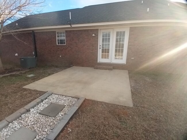 Building Photo - 3525 Drayton Dr