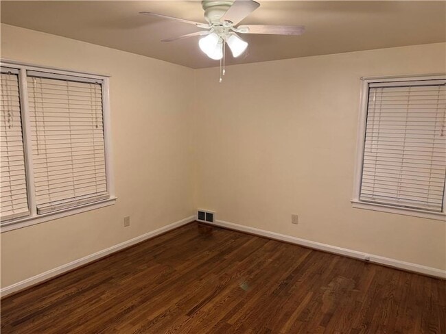 Building Photo - 2022 Woodbine Terrace NE