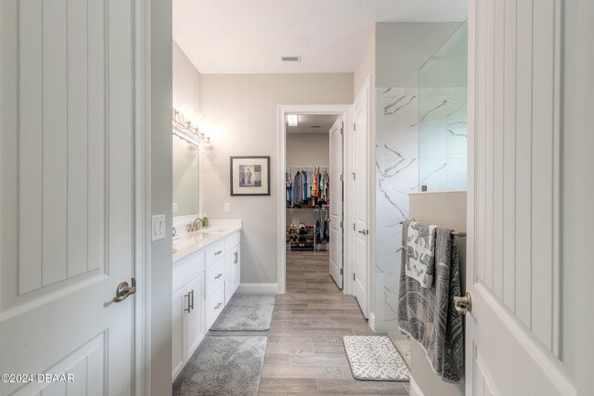 Building Photo - 205 Cyan Ave