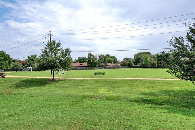 Building Photo - 10305 Caracara Dr