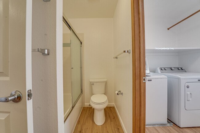 Building Photo - Beautiful 4 bed, 3.5 bath Home in Fort Collins Dakota Ridge Neighborhood