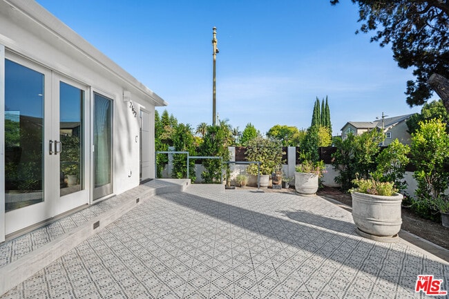 Building Photo - 2152 Parnell Ave