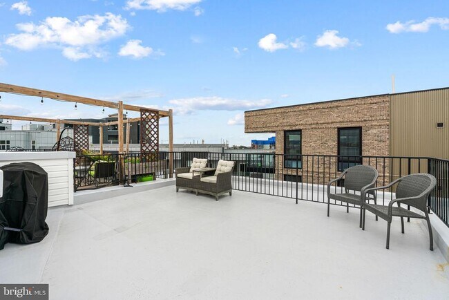 Building Photo - 1115 N American St