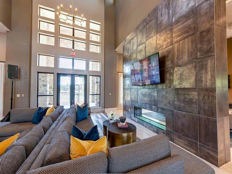 Building Photo - 20290 Park Lake View Dr