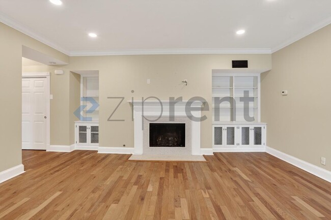 Building Photo - 3638 Peachtree Rd NE