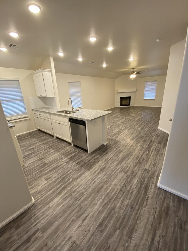 Building Photo - 2424 Alta Vista Ln