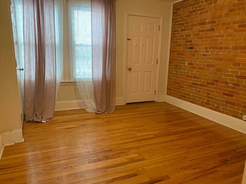 Building Photo - 25 Aspinwall Ave
