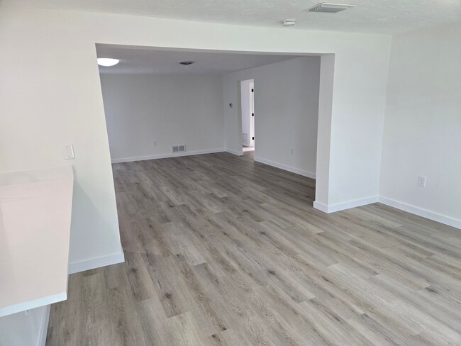 Building Photo - 3442 Fairview Dr