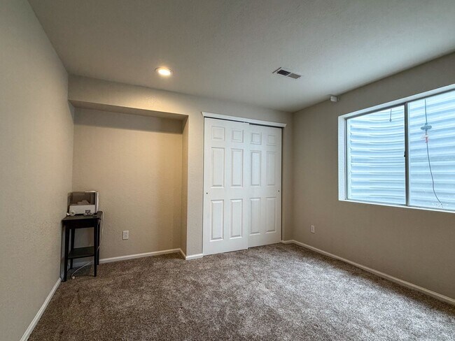 Building Photo - Beautiful, Spacious Home in Highlands Ranch