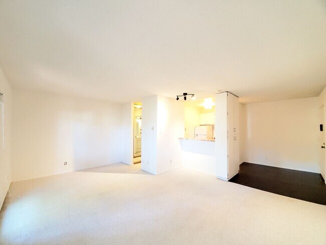 Building Photo - Top floor studio with large patio & greenb...