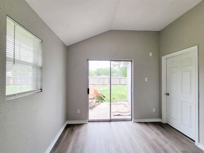 Building Photo - 15814 Murrelet Ct