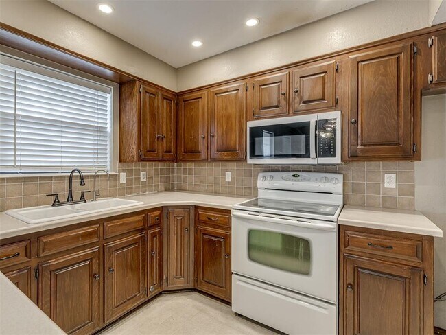 Building Photo - 2131 Jazzman Dr