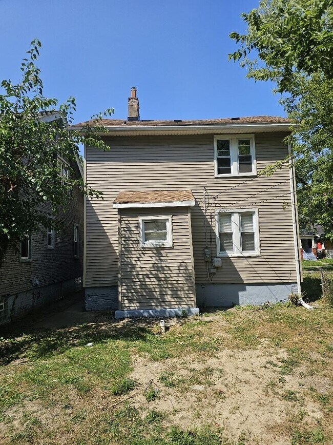 Building Photo - 5056 Bewick St