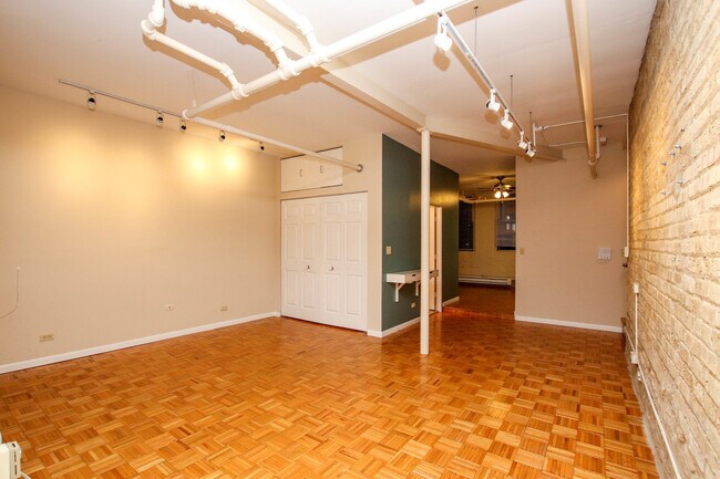 Building Photo - 1623 W Grace St
