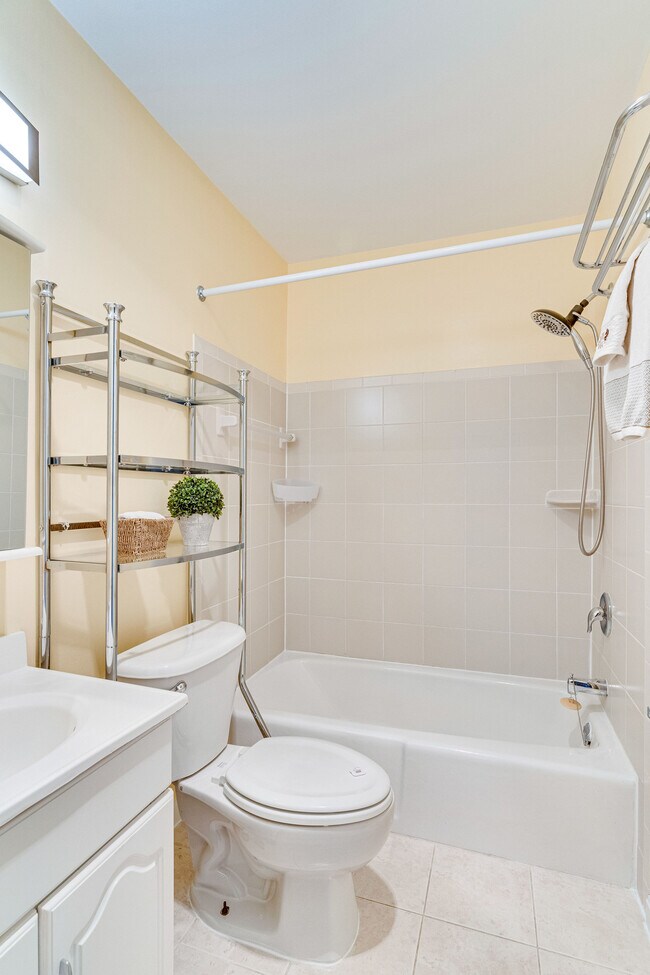 Hall Bath - 6143 Leesburg Pike